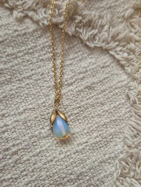Gold Tone Teardrop Opalescent Opalite Pendant Choker Necklace